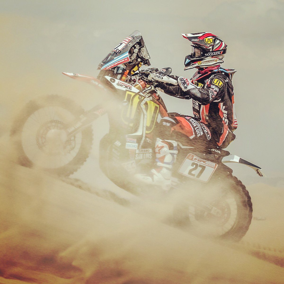 CordobaMotos's tweet photo. Adiós, @peru 🇵🇪 ! Durísimas 5 etapas en suelo inca! Buenas tardes,  @bolivia 🇧🇴 ! #dakar2018 #dakarperu2018 #wstandard #cordobamotos #herographix #mecteam #hondamotoargentina #just1argentina #just1helmets #just1racing #Cadena3Dakar https://t.co/zv6z97axtV