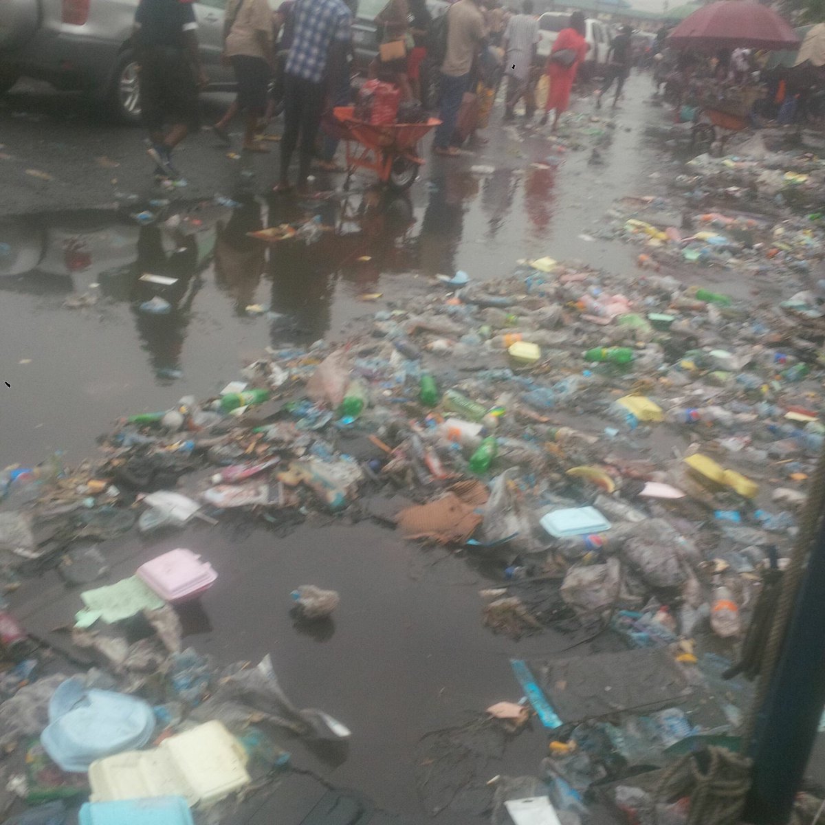 owerriinfo's tweet photo. Just got off from Ecobank, Douglas road by Mbaise and it's crazily mad here.

First rain for the year 2018 in Owerri and it's just crazy.

The didn't last up to 40mins but every corner here is highly flooded and messed up. https://t.co/wUYZVS4xvA