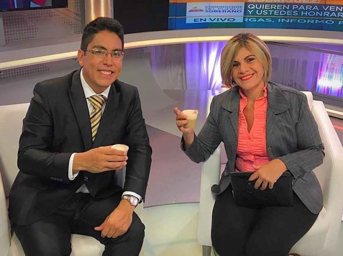 DolarToday's tweet photo. ¡DESCARADOS!  Presentadores de VTV se burlan del hambre en pleno programa (Vídeo) https://t.co/3FdD0BOmqL https://t.co/5ChkhTCy54