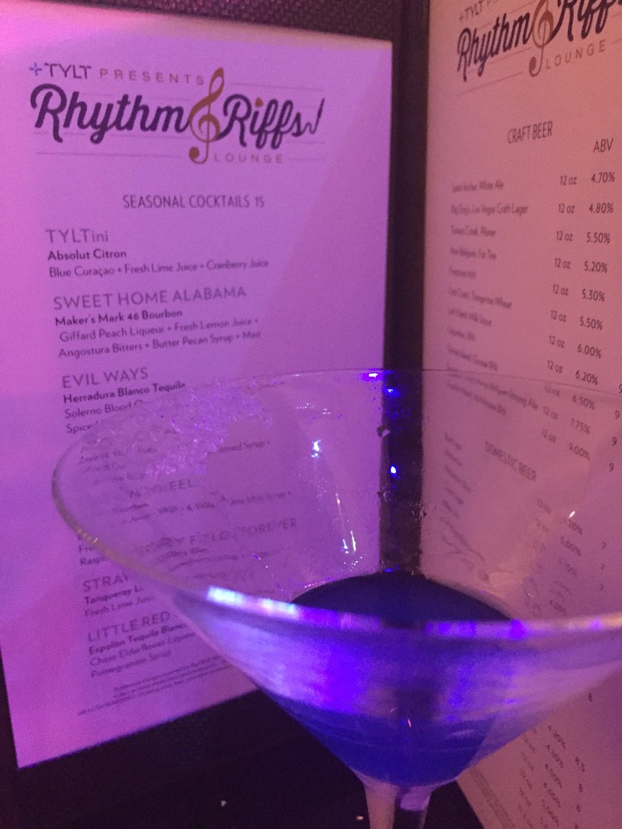 aimeerae23's tweet image. Thank you @tyltproducts for an amazing night of comedy from @ornyadams! #CES2018 #TechRoast #screaming