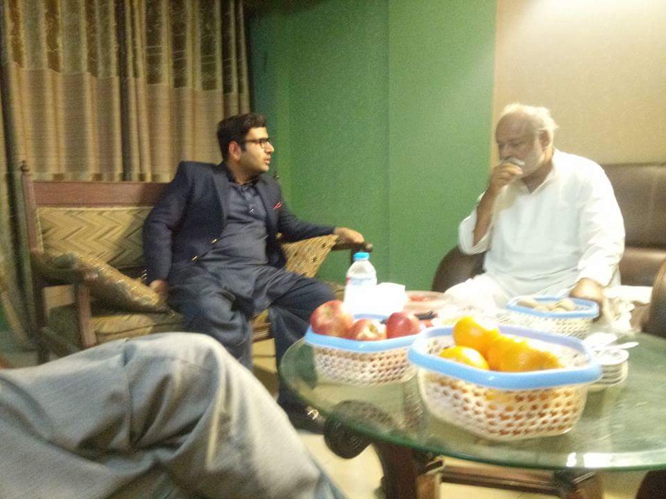 SajidRid's tweet photo. پیپلزپارٹی کے صوبائی رھنما بئرسٹر ھالار خان وسان کی جانب سے رئیس عبدالحسین مری سے عیادت کرتے ھوئے 
واضع رهے که کچھ روز قبل رئیس عبدالحسین مری قاتلانه حملے میں شدید زخمی هوئے تھے..
@HWassan https://t.co/meHVcw7EmB