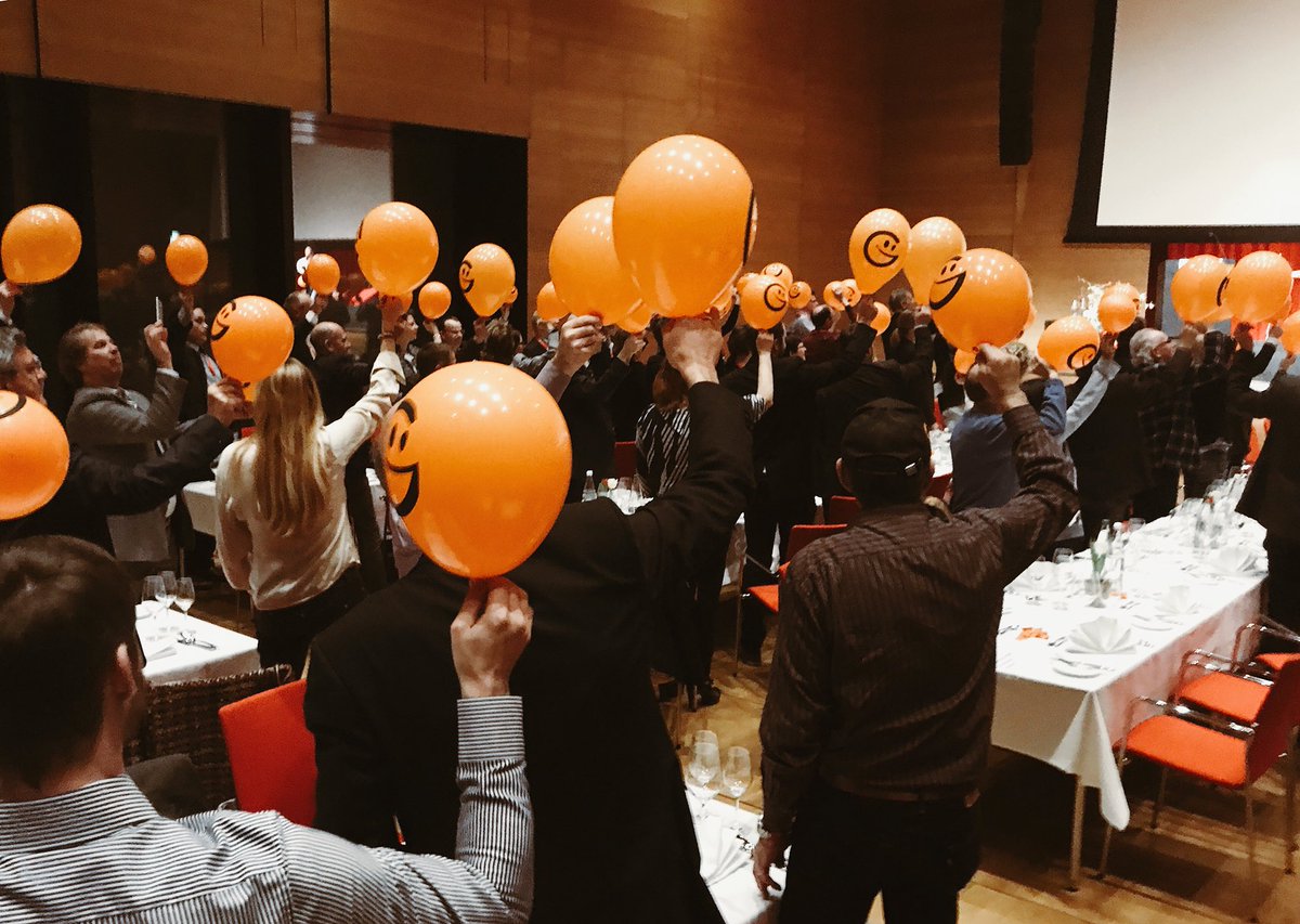 vrmandat's tweet photo. Die Schweizer Kader Organisation #SKO feiert 2018 ihr 125-jähriges Jubiläum im Würth Haus Rorschach🥂 Herzliche Gratulation! #Führung #Strategie #KMU #FitImJob https://t.co/sD4w66Hftu