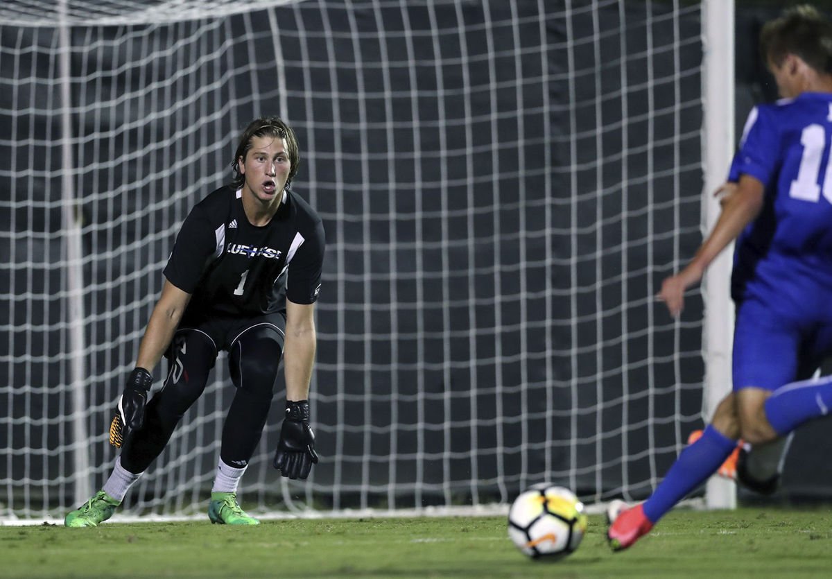 Great Article on Senior GK Connor Behrend. Congrats to him and our seniors on a great season. #GoBlueHose 

thebrunswicknews.com/sports/local_s…