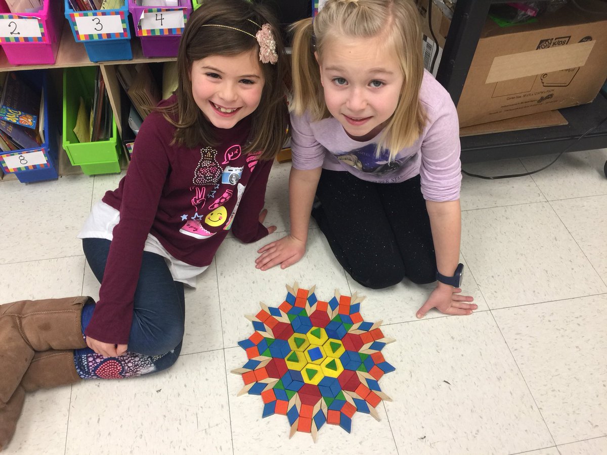 2ndgradefun1's tweet photo. Working with pattern blocks!! https://t.co/yplNBAwi5r