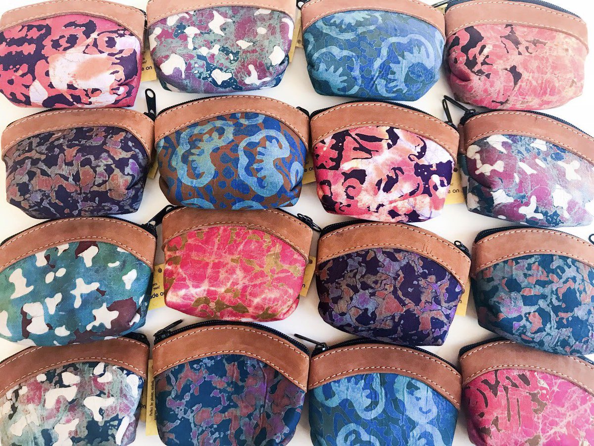 UniqueBatik's tweet image. New Batik coin bags with leather trim🎉 All unique and hand made! . 
.
.
.
#bohostyle 
#fairtradeclothing
#ethicalclothing
#fairtrade
#fairtradefashion
#lifestye
#shopsmall
#unique 
#artisanmade
#uniquebatik