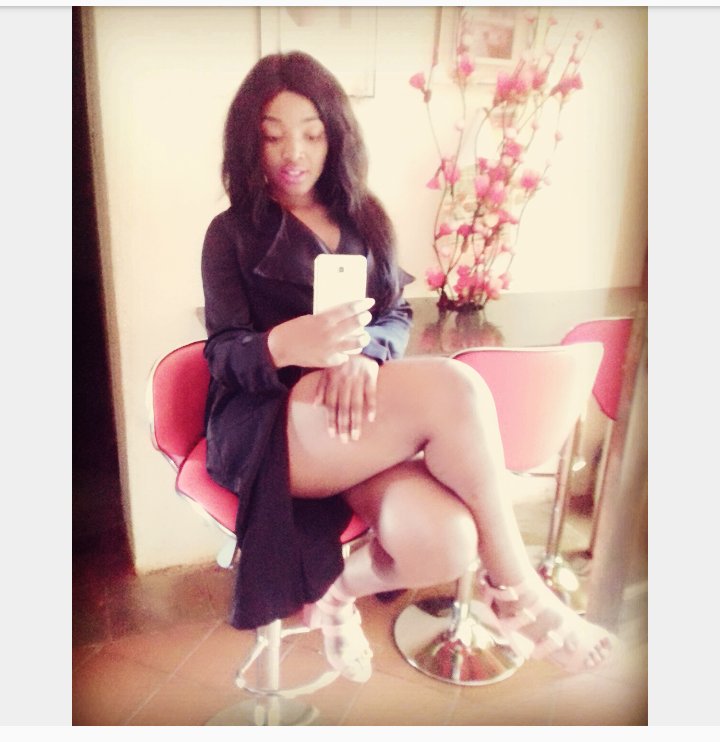 GiftTINY1's tweet photo. #2018finest
Just being myself when am indoors๐๐ https://t.co/EaS50ZhYer