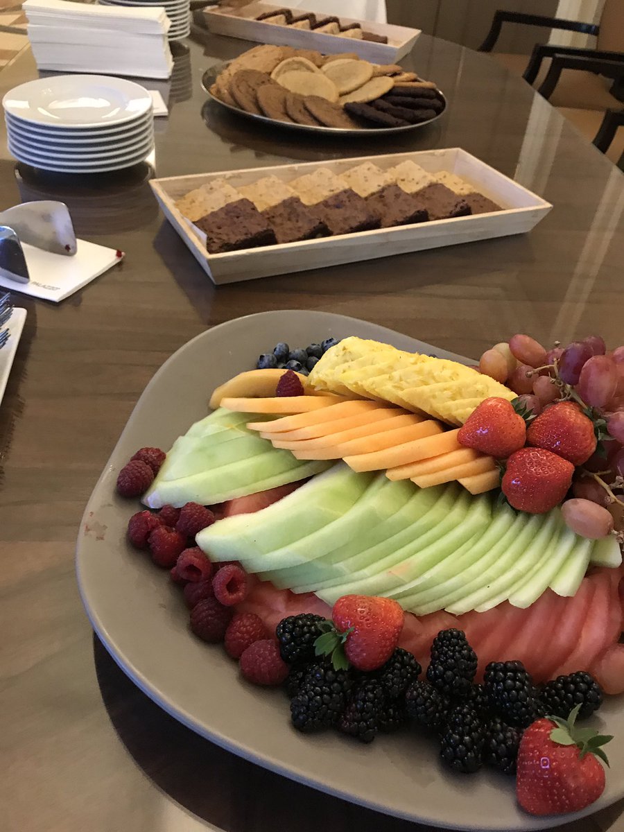 Nothing's better than taking a break with snacks and dogs at #CES2018 🐶👌🏽<a href="/getaurahome/">Aura Home</a>