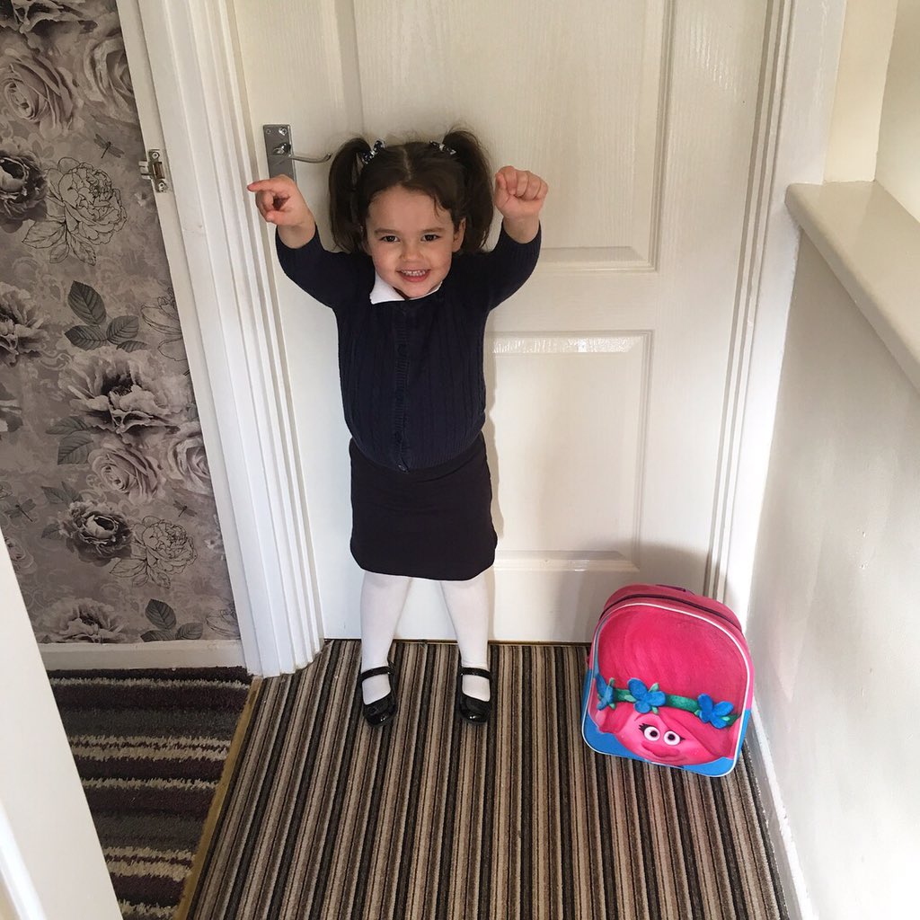 Pippa_A_Merrell's tweet photo. So grown up😭😭😄 amaras started school!!😳👧🏽 #TimeFlies #growingup https://t.co/VsGVip7dIk