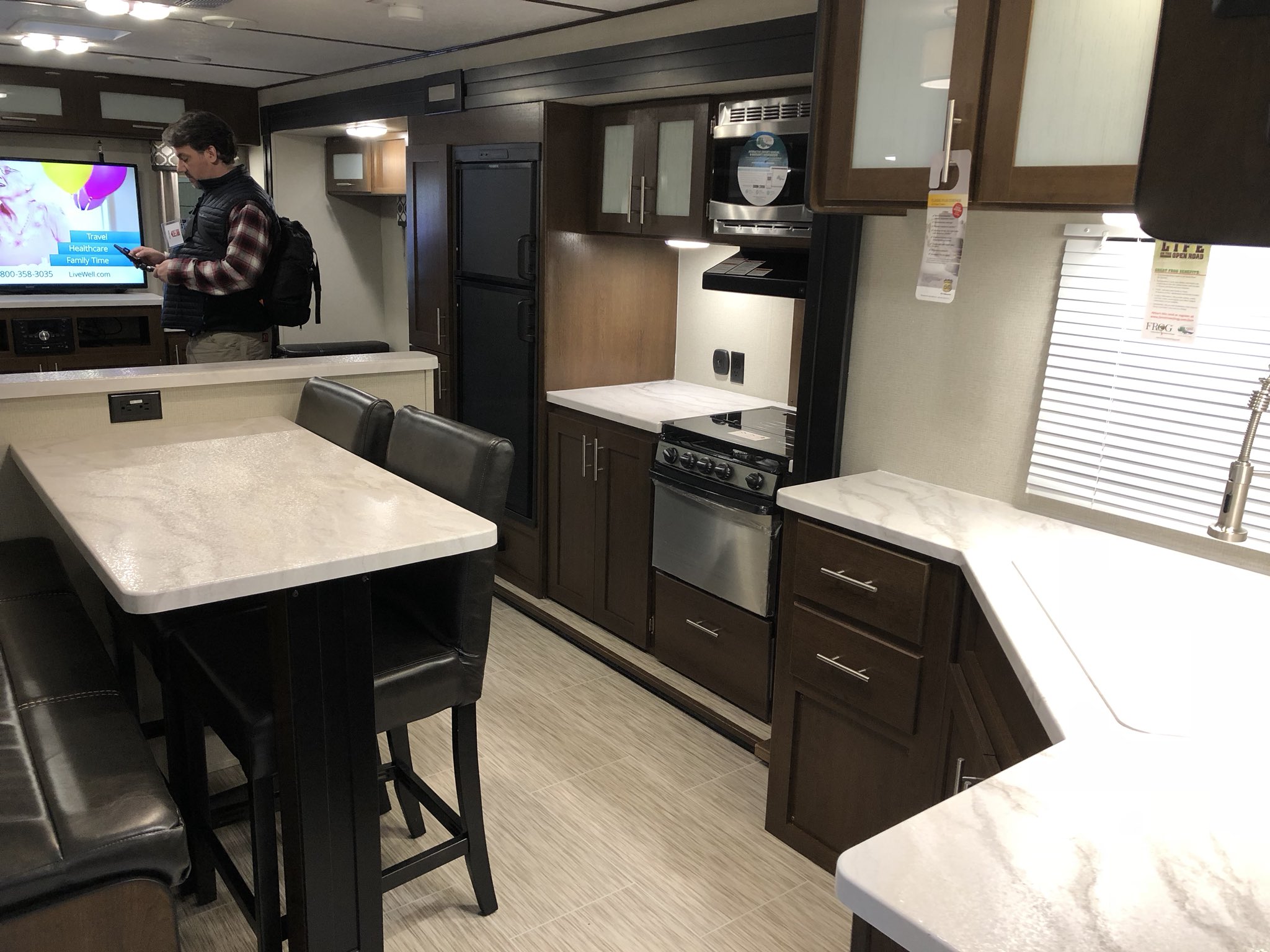 Rv Miles Abby Here Digging The Breakfast Bar Set Up And All The Counter Space In This Avenger 32 Den Rvmilesrvshow Midamericarvshow Rvlife Travel Rv Kcmo Avenger T Co Lgrjmd1iu4