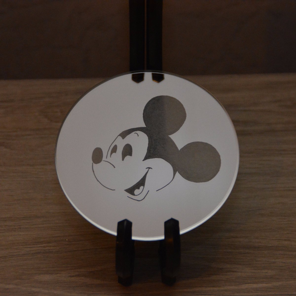 FAN_tastic_ART's tweet photo. Engraved on a little mirror - #MickeyMouse 

Hang your favorite #Disney characters on a wall. Don't hesitate and collect them all!

👉 https://t.co/wCwF6rB49s 👈

@Mickey_News @AlwaysInTheClub @mickeystories @MickeyPTX @runnDisney @TheDisneyBlog @Blog_Mickey https://t.co/5xxXCavQRl