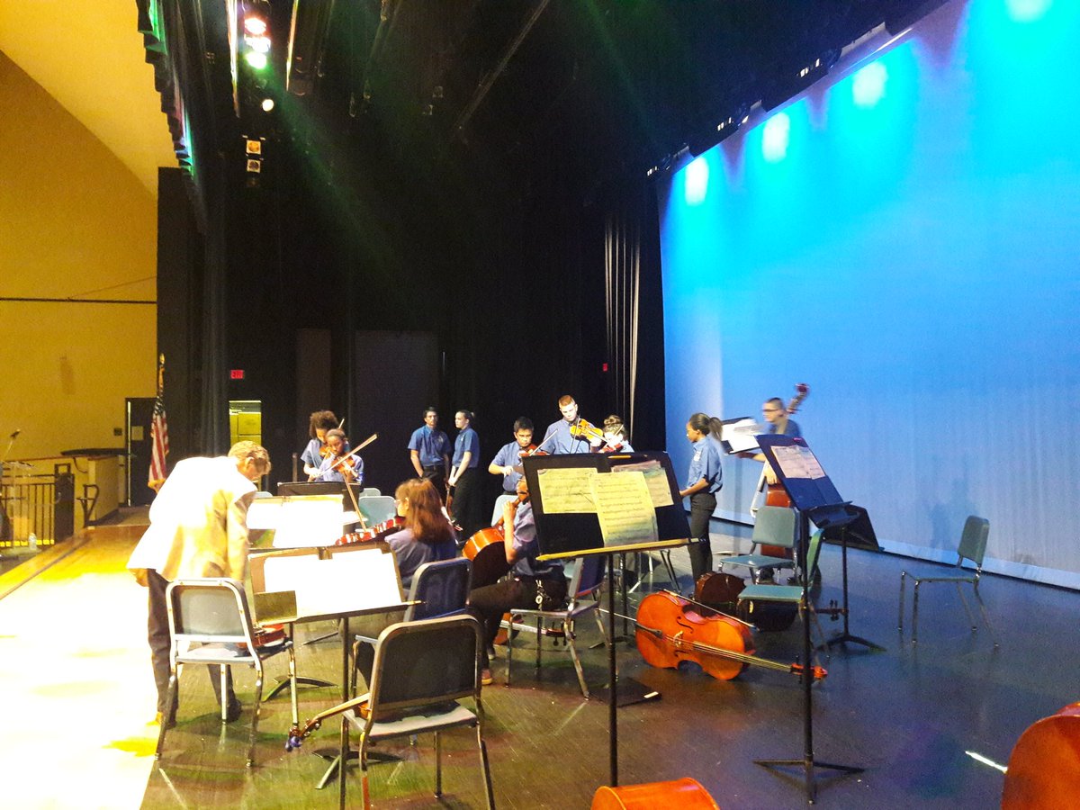 mainlandstrings's tweet photo. First performance of the year! The opening of the 8th grade extravaganza!! So happy to open the event 😊 https://t.co/fpcDaE8A0U