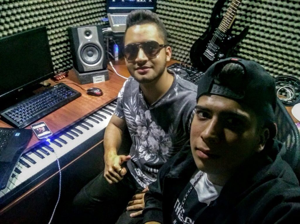 djveltone's tweet photo. With @santiago_correaar 
#electronicmusic #music #djs #electronicdandemusic #edm #edmlifestyle #musically #love #lovemusic #world #pioneerdj #electronica #lifestyle #producer #djproducer #claromusica #heineken #LiveYourMusic #FNKY https://t.co/j4NyiHiPKi