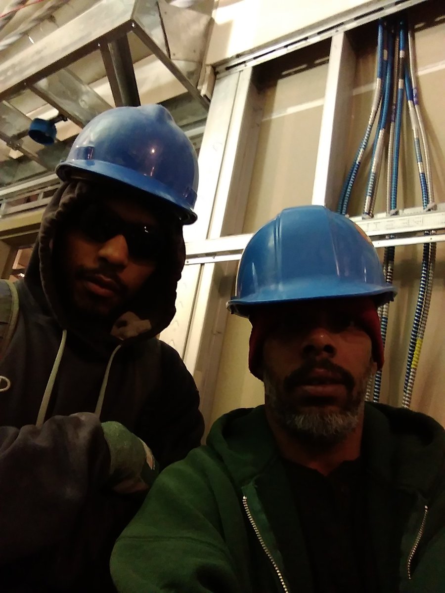 Michael39558092's tweet photo. #Ebonds #TenToesDown #Fibbz164 #FrostboyORIGINAL #NewEra #MixtapeAlbum in the Works
#SupaShells #MoneyAnDoggz
#MikeCuzzo #ShotboyLife
#VanPage #Heartbreakers https://t.co/9gfMAmGlSe