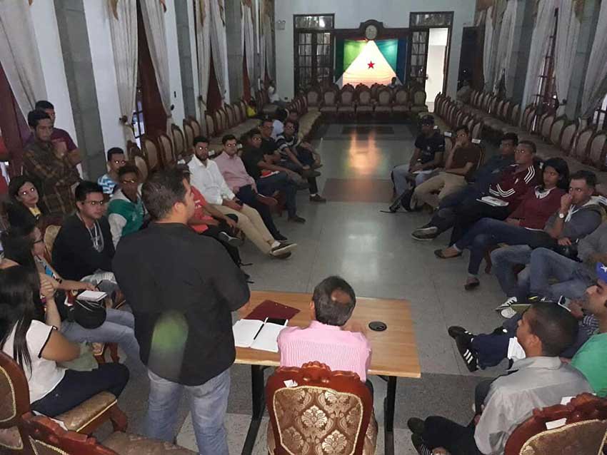 Buscando alternativas al problema del transporte estudiantil, <a href="/RamonGuevaraMRD/">Ramón Guevara</a> se reunió con representantes de los movimientos estudiantiles de la Ula
#LaFuerzaDelPueblo
#GobernacionDeMérida