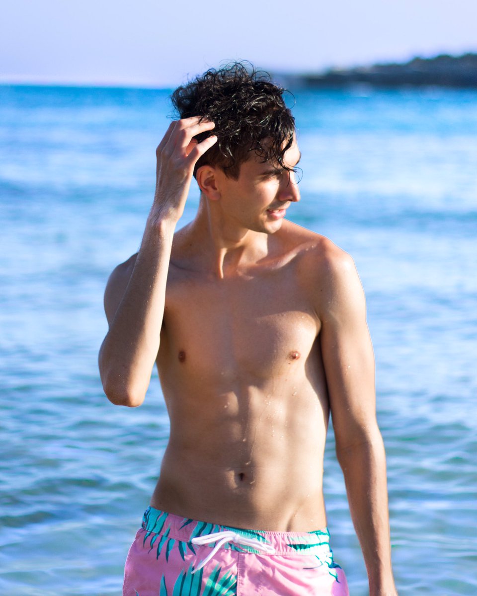 Heading next to the Gold Coast today!! ☀️🌴