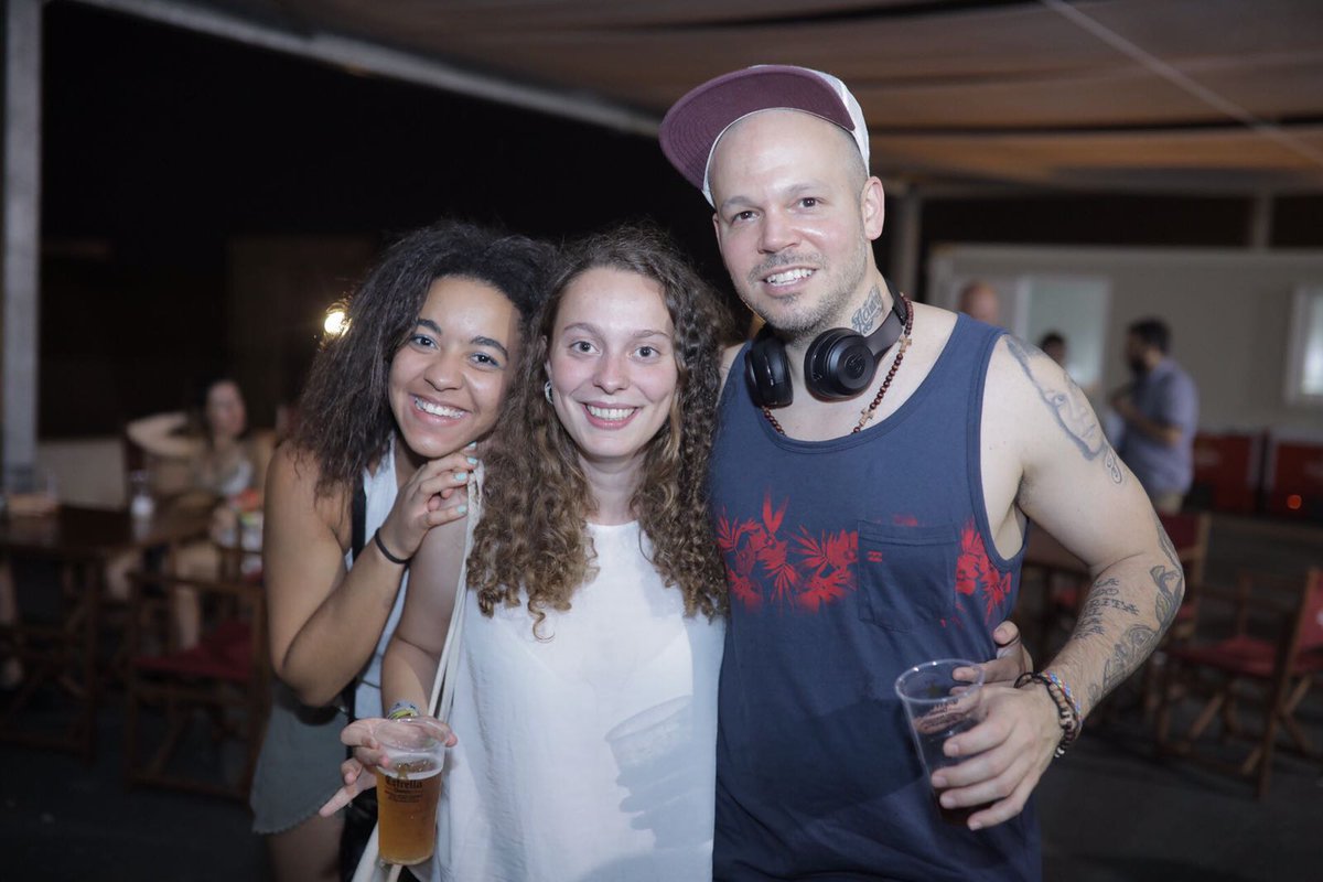 Deseando volver a brindar por el aguante con este artistazo en Barcelona! <a href="/Residente/">Residente</a> @jdiaz2497 A fuegoo🔥🔥