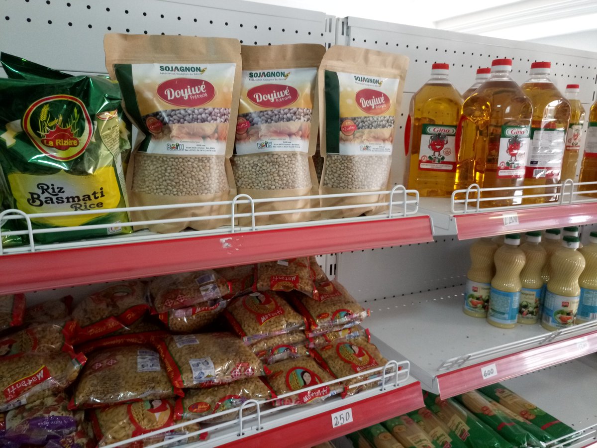 SewadePatrice's tweet photo. Kesting groundnut, the packaging of Doyiwe is now in the supermarkets. NWO/ ARF support our consortium to produce the best quality of KG seed and link the actors to the market. @SOJAGNON @foodplatform @WOTRO @PAEPARD https://t.co/NATmNSrI96