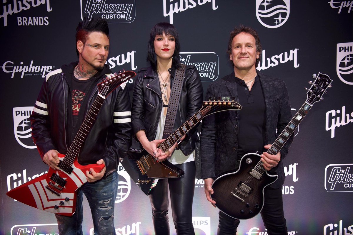 DefLeppard's tweet photo. Thanks to @gibsonguitar for inviting Viv out to #ces2018! He had a great time jamming with @jasonhook_5fdp &amp; @LZZYHALE 🤘 https://t.co/p5L6RHV39V