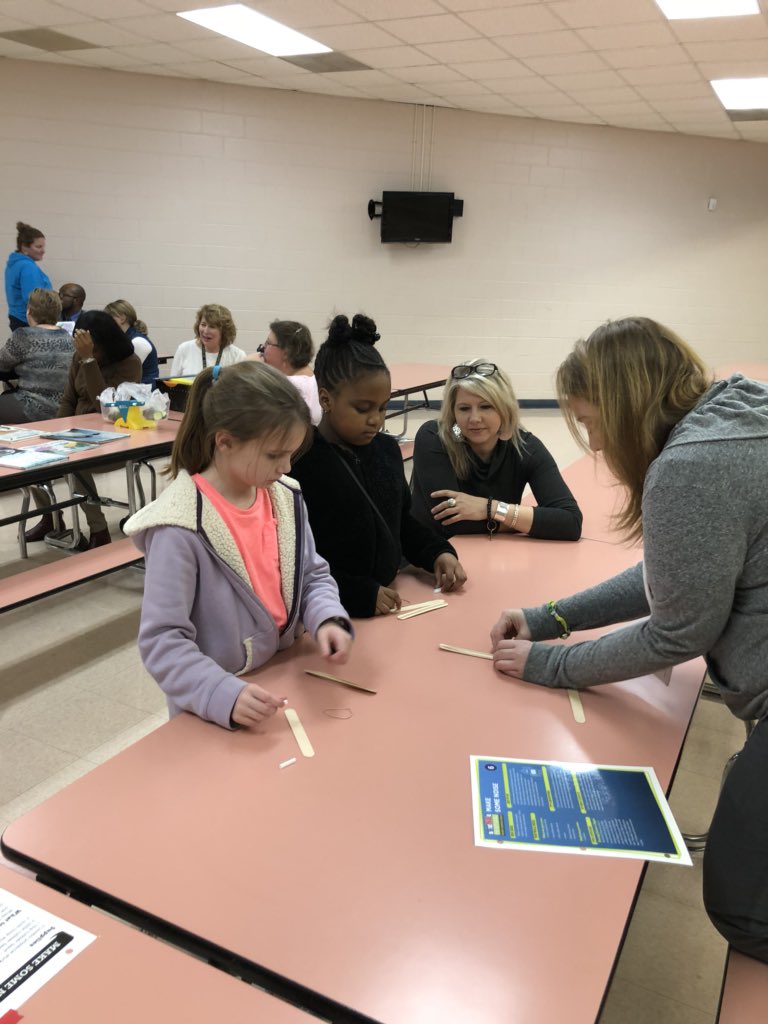 tammy1pulliam's tweet photo. Science Night @ZebVanceEagles #teamzeb #watchussoar https://t.co/Yw3tvFBPzY
