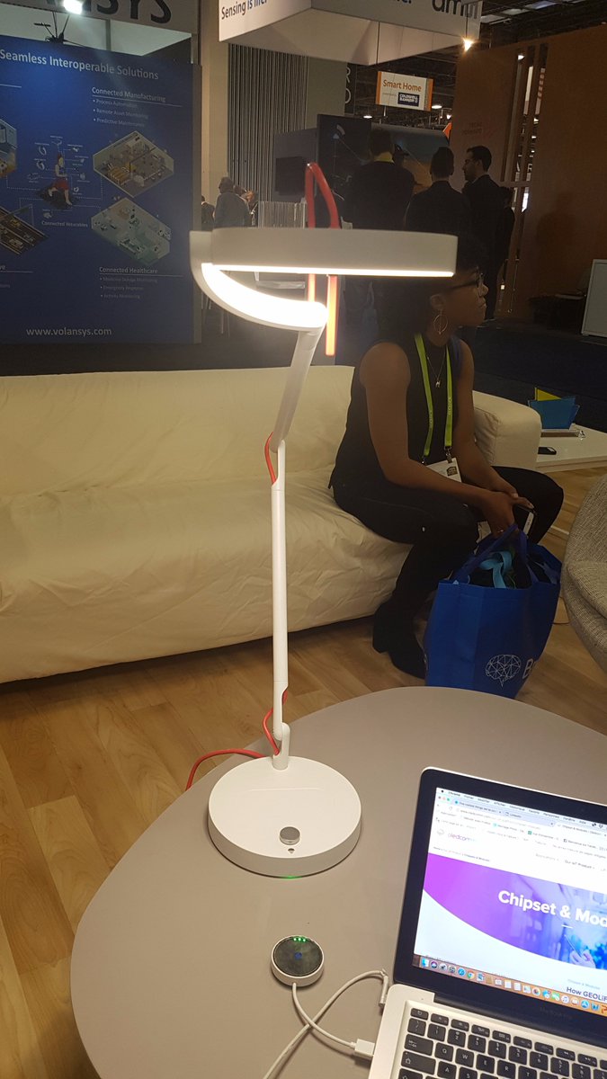 Open_Ynnov's tweet photo. #CES2018 @oledcomm , le spécialiste du Lifi (Light Fidelity) basé à Vélizy, présente son nouveau produit MyLifi : une lampe qui vous connecte à internet grâce à la lumière, tout en vous plongeant dans une ambiance de luminothérapie ! A voir... https://t.co/f0CmRiA0NE