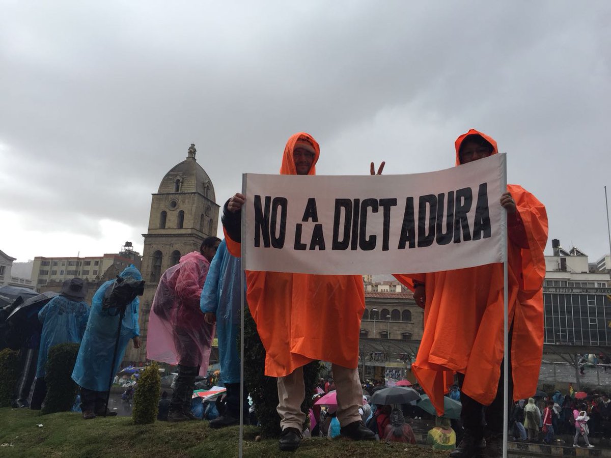 BoRevDerrotada's tweet photo. Mensajes que deja la gente en la jornada del #Dakar2018.
#21F se respeta!!
#NoaLaDictadura!! https://t.co/2K4zEfppou