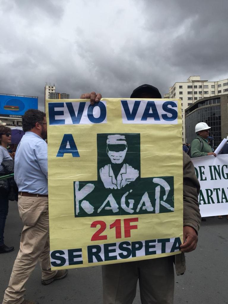 BoRevDerrotada's tweet photo. Mensajes que deja la gente en la jornada del #Dakar2018.
#21F se respeta!!
#NoaLaDictadura!! https://t.co/2K4zEfppou