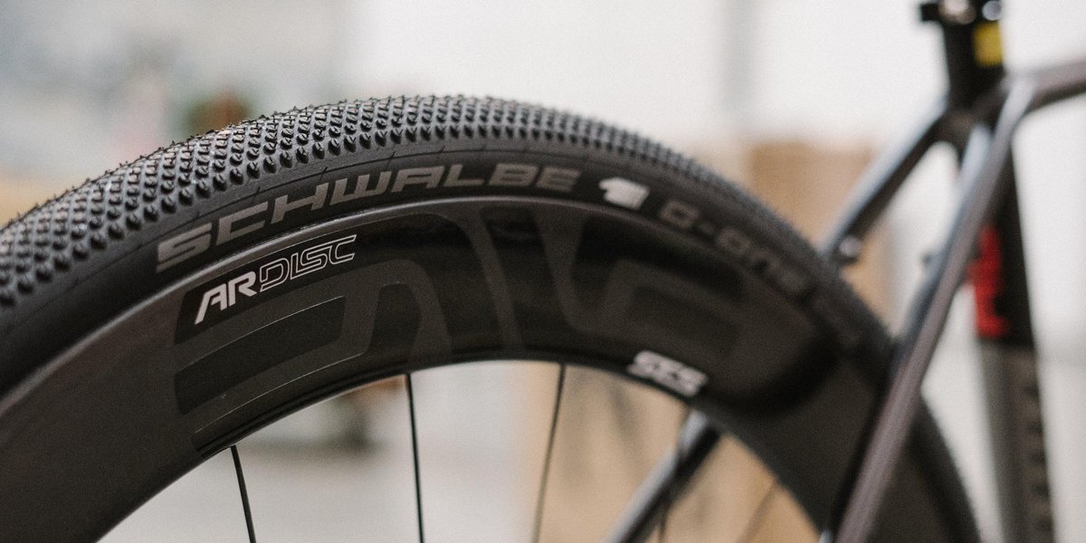 CompCyclist's tweet photo. The ultimate machine for your next multi-day gravel adventure. @NinerBikes RLT 9 RDO is designed to keep you comfortable on the road less traveled.
Built up with @envecomposites AR Disc wheels, and @ShimanoROAD Ultegra Di2 drivetrain. #ccbikeoftheweek
https://t.co/8YdlFQ4Fo5 https://t.co/t8SoyxDrkV