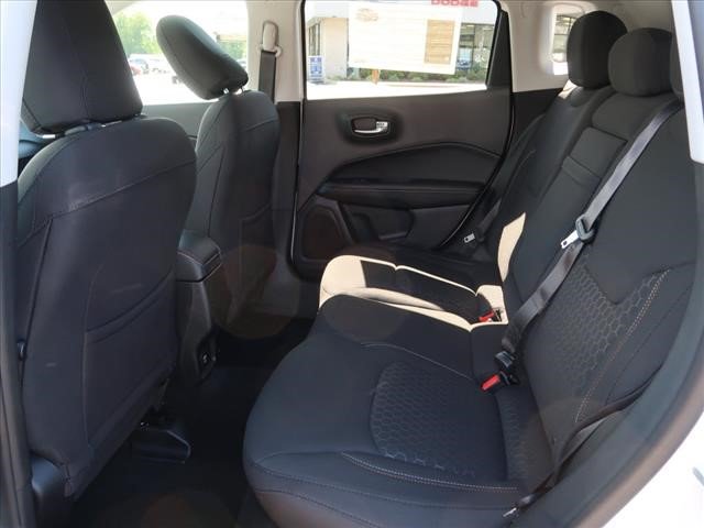 HendersonAuto's tweet image. The @Jeep Compass is roomy on the inside despite being small on the outside! ow.ly/IQwR30hz3NB
