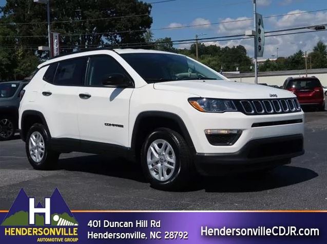 HendersonAuto's tweet image. The @Jeep Compass is roomy on the inside despite being small on the outside! ow.ly/IQwR30hz3NB