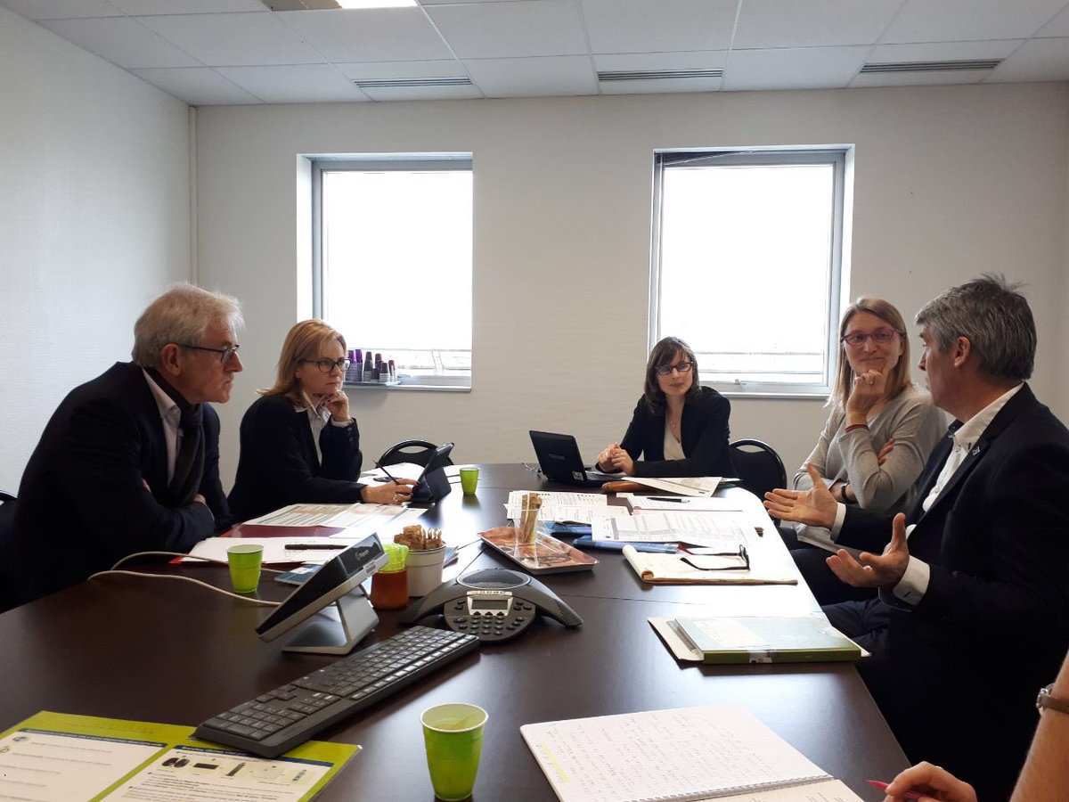 EmilieCariou's tweet photo. Avec @HervePellois Hervé rencontre avec @oallain2017 au CR de Bretagne à Rennes, région qui a su trouver les solutions budgétaires pour pérenniser les aides du pilier 2.
Puis entretien à l'ASP sur les paiements de la PAC. https://t.co/i0LbbchmTI