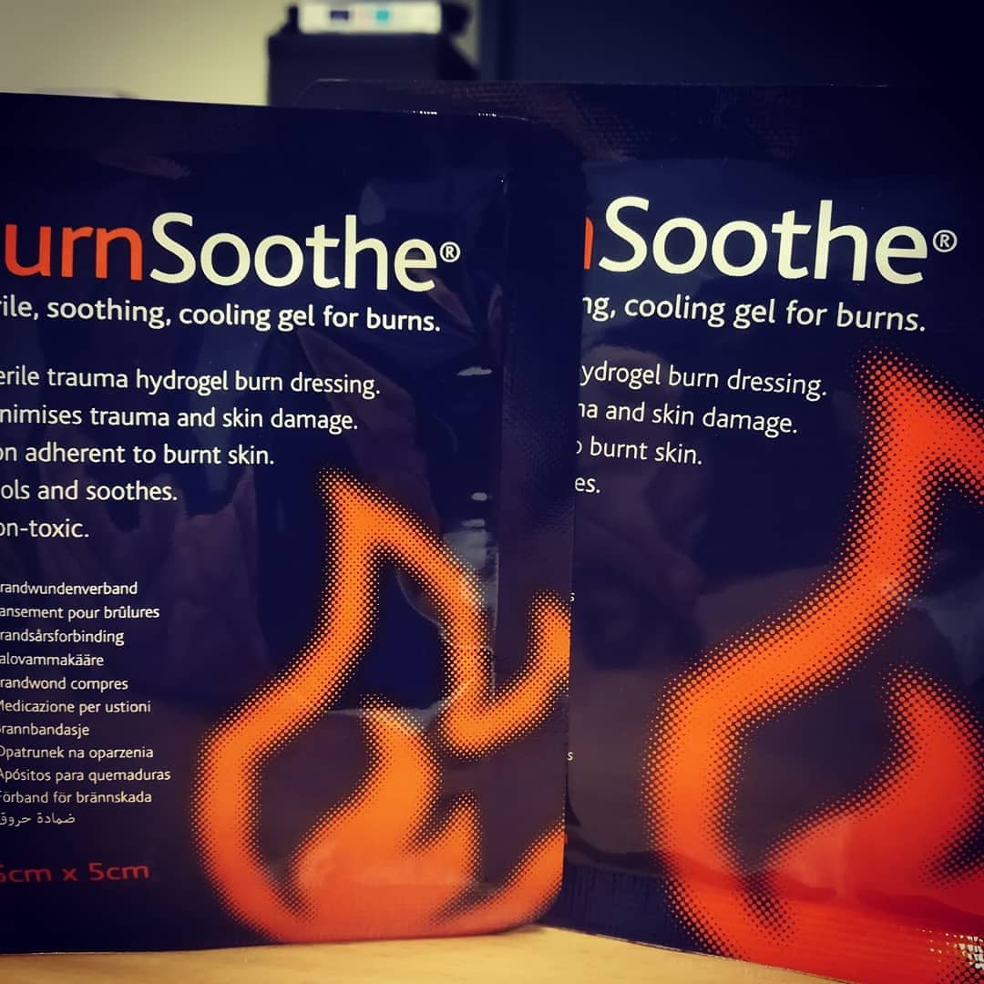 Wilt u ook een #veiligheidsmiddel voor #brandwonden? Wij hebben #BurnSoothe, dit is een gaas met een verkoelende gel. Makkelijk en snel. #eerste hulp bij brandwonden. Wilt u ook een #BurnSoothe voor #thuis of bedrijf? Simpel. Like dit bericht en je doet mee.. t/m 19 januari