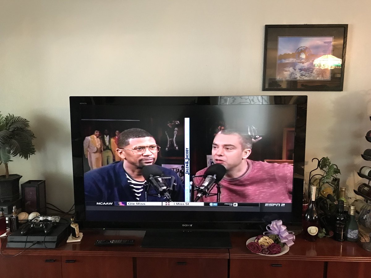 theaznpanda202's tweet photo. #gtgtpwtw @JalenandJacoby always giving us a dope pod to step to and now playing on ESPN 2! 2018 is going to be a great year! #keepgettingthemchecks https://t.co/NSTHVWtOXR