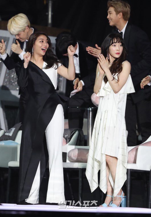 TurkeyAilee's tweet photo. [#2018GDA] Ödül törenlerinde Ailee &amp; Taeyeon 😍

✔SMA
✔MAMA
✔GDA

cr.yulneck https://t.co/7jcAOGfL5X
