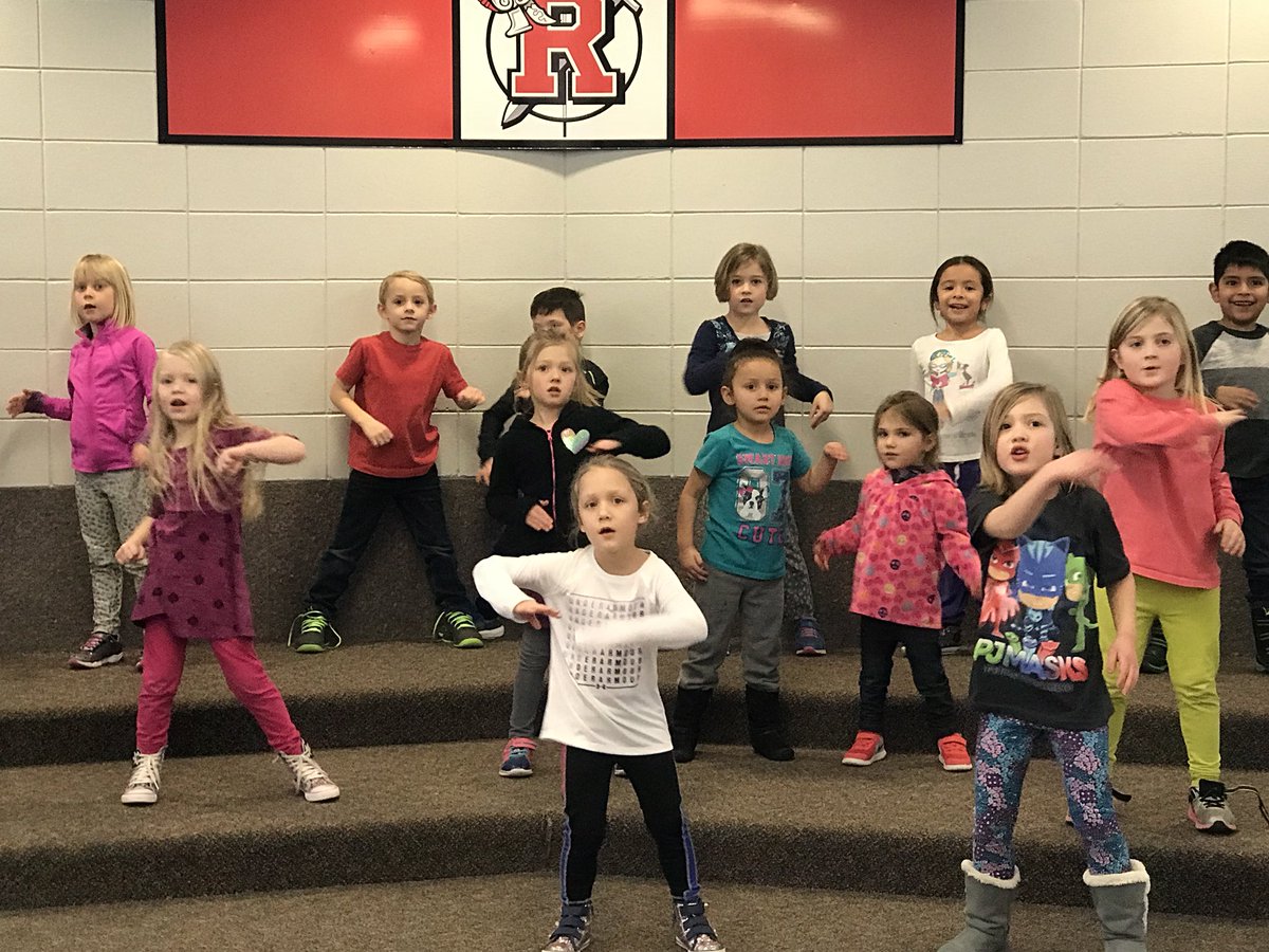 LinzkMrs's tweet photo. Dancing our way through the cold! #indoorrecess @CSEROCORI @rocoridistrict #csestrong #cse2030 #ROCORIProud https://t.co/Ss8CAk9ZXS