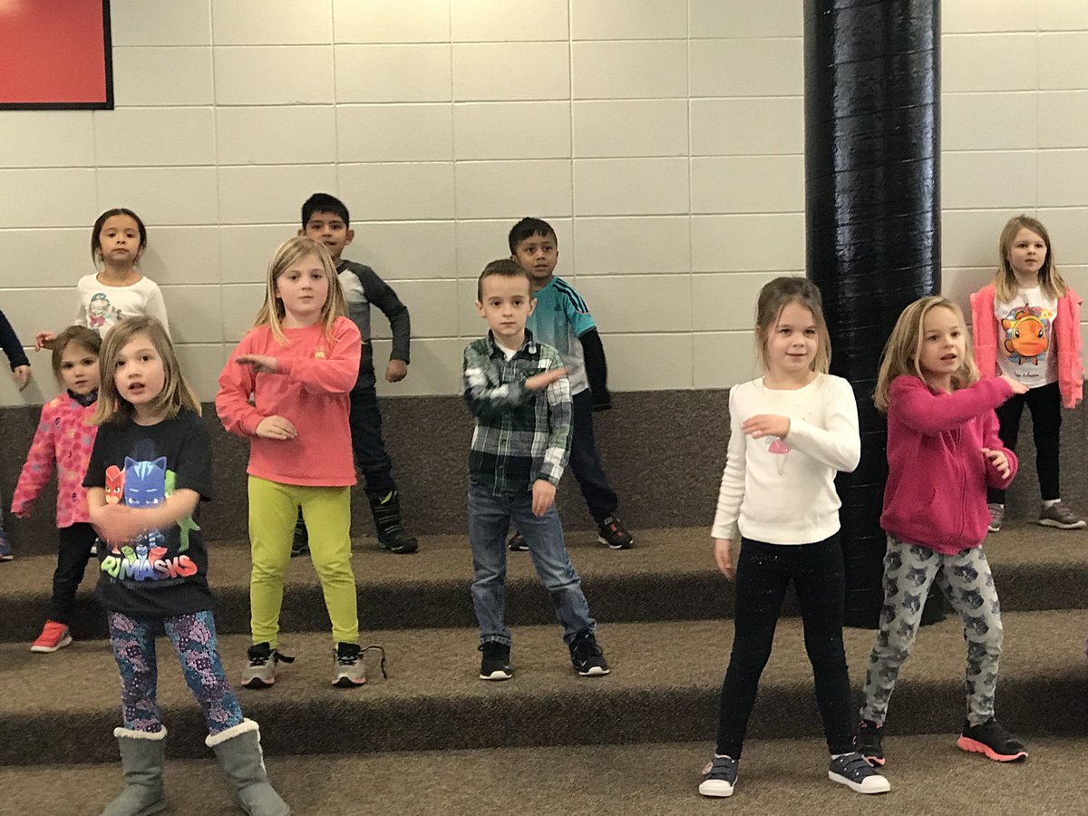 LinzkMrs's tweet photo. Dancing our way through the cold! #indoorrecess @CSEROCORI @rocoridistrict #csestrong #cse2030 #ROCORIProud https://t.co/Ss8CAk9ZXS