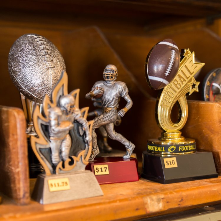 LeeReedEngraved's tweet photo. What's the first award you remember getting? #ThrowbackThursday https://t.co/Vit7kMGSdy