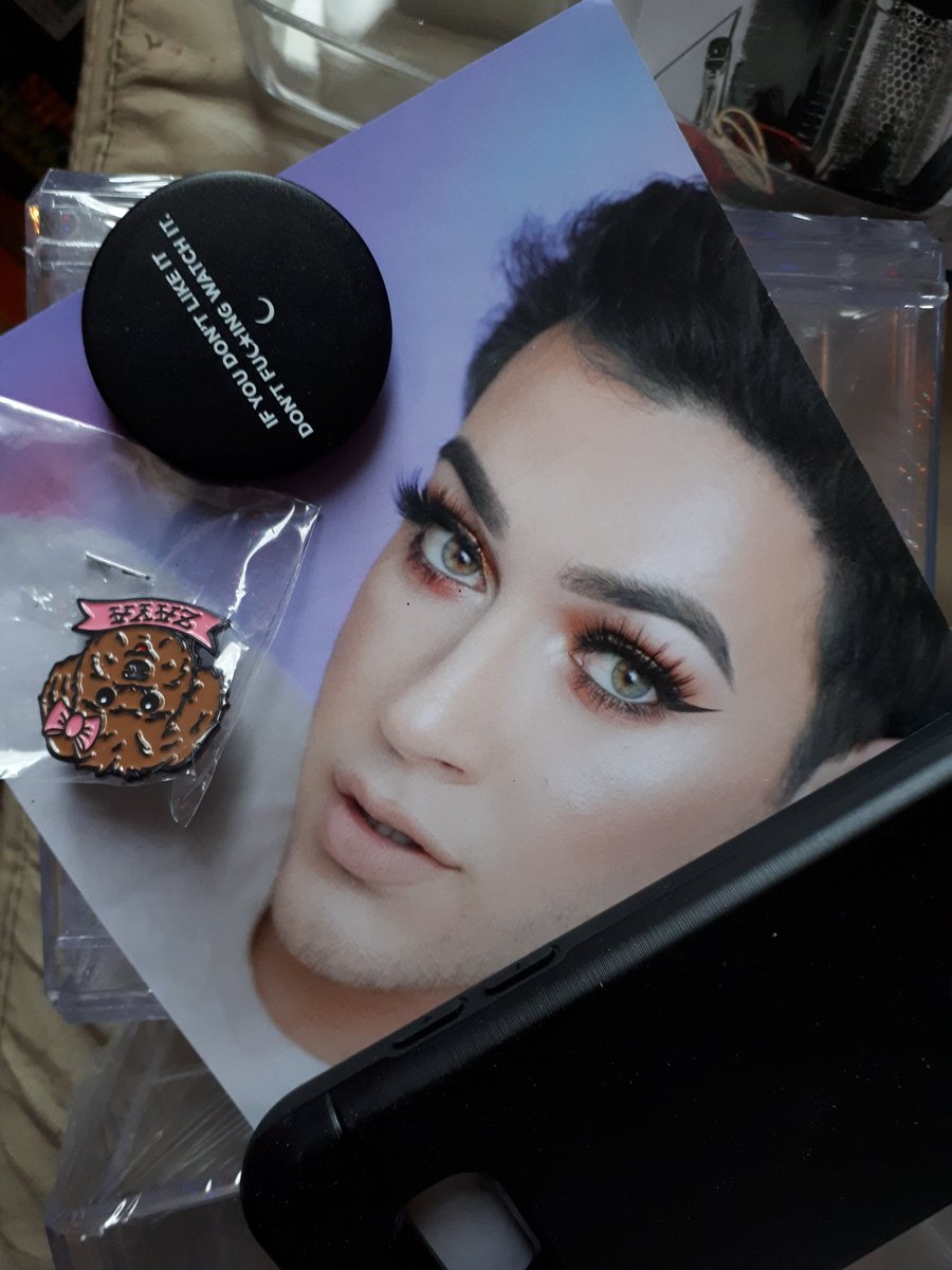 MissDevon15's tweet photo. @MannyMua733 Merry Christmas to ME!! Yasssss #mannymerch #mannymua https://t.co/sXnUWUGhzC