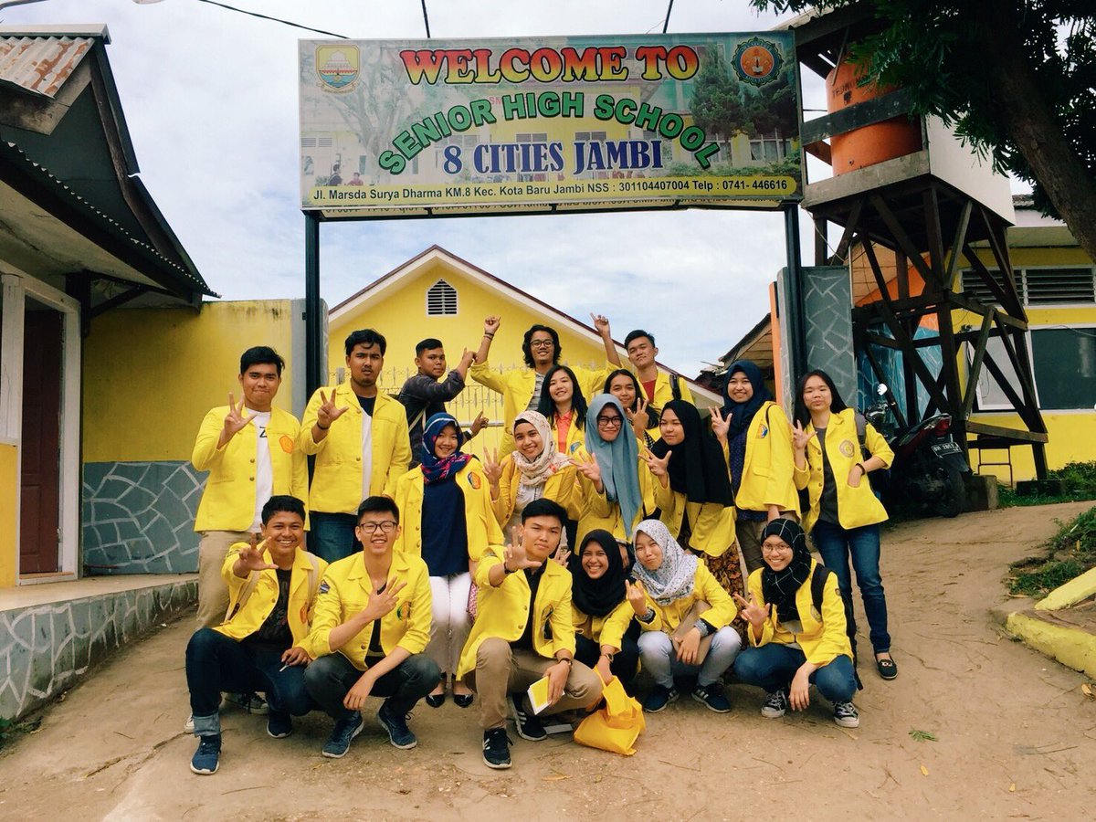 DUIUJ16's tweet photo. [PASUKAN BER-JAKUN MENUJU SMAN 8 KOTA JAMBI!]

Halo, para pejuang Jaket Kuning!
Kemarin adalah hari keenam rangkaian kegiatan Goes to School (GTS) DUIUJ XIV dilaksanakan, yay!🙌🏻

Nah, ini adalah potret keseruan GTS di SMAN 8 Kota Jambi, yuk disimak! https://t.co/MY357MA1mW