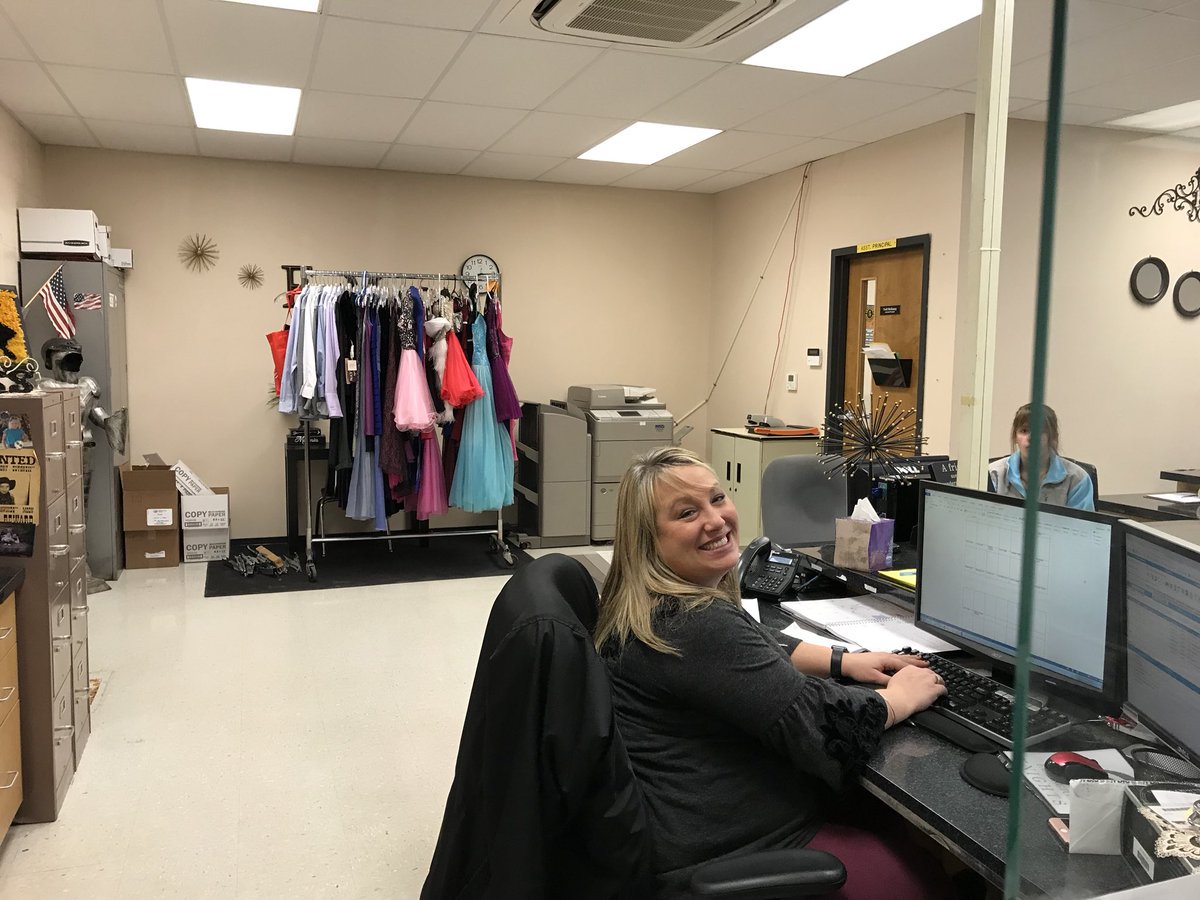 KnightsR7's tweet photo. Farmington Middle School is accepting Sweetheart Dance attire donations.  If you have a dress or dress clothes to donate please drop it by Farmington Middle School! #KnightsR7 https://t.co/78rBkLxdbj