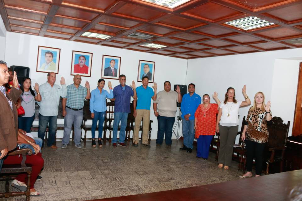 Juniorgpsuv's tweet photo. Hoy juramentamos a nuestros directores del Clebne. Hemos conformado un equipo de hombres y mujeres comprometidos con el desarrollo de #NuevaEsparta. ¡Venceremos! @NicolasMaduro https://t.co/iNszTR9CuR