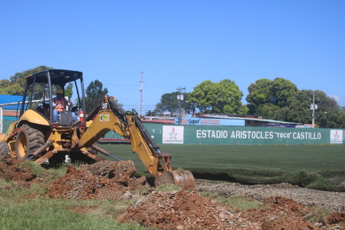 tvmaxdeportes's tweet photo. Hoy iniciaron los trabajos para la construcción del nuevo estadio 'Toco' Castillo en Santiago de Veraguas. #TocoCastillo #Veraguas @pandeportes https://t.co/P6MXPXCZ8V
