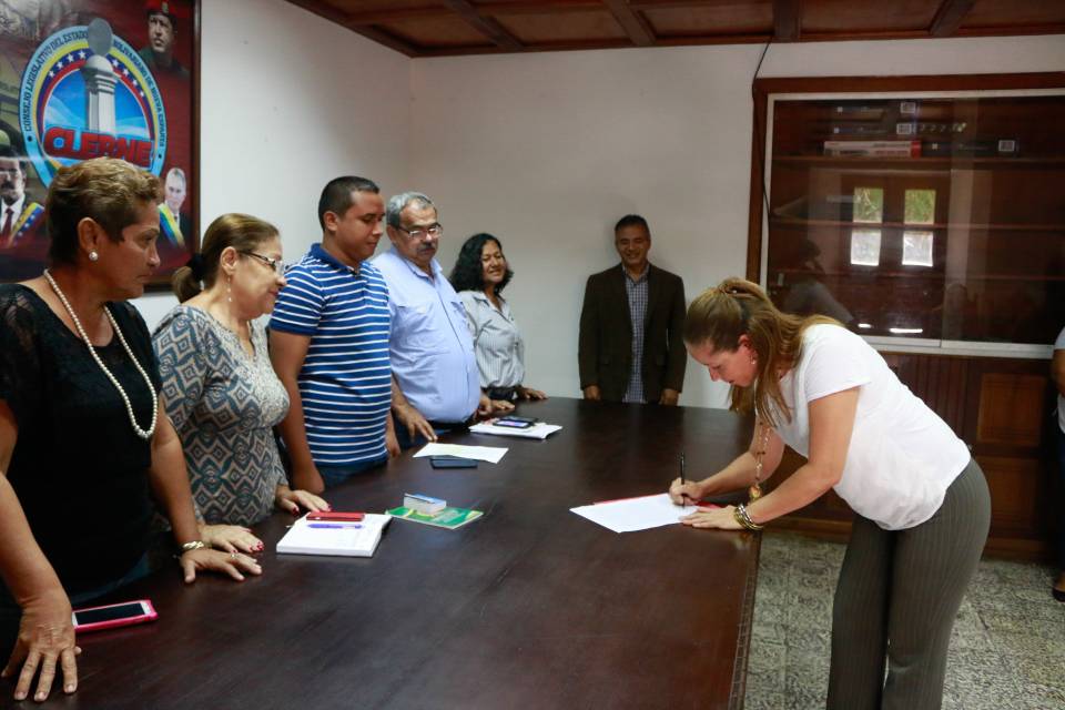 Juniorgpsuv's tweet photo. Hoy juramentamos a nuestros directores del Clebne. Hemos conformado un equipo de hombres y mujeres comprometidos con el desarrollo de #NuevaEsparta. ¡Venceremos! @NicolasMaduro https://t.co/iNszTR9CuR