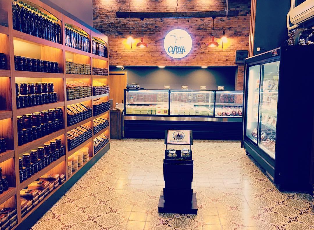 CemilTurksoy's tweet photo. 500.000 kişi yaklaşık 2 senedir market alışverişini çiftlik bank şarküterilerinden yapıyor. Milli sermaye ile oluşan yerli yatırımlardan, yerli üretimden rahatsız olan bir kesim var.Bu sefer güçlü olan haklı olmasın. Milli değerlerimize sahip çıkalım. #ÇiftlikBankaGüveniyoruz https://t.co/6tDR5DsrPO