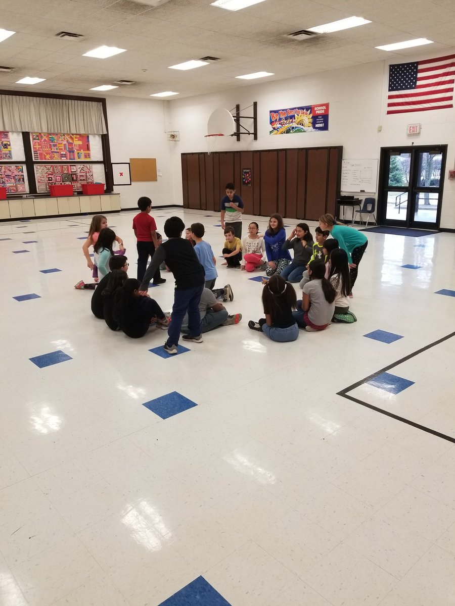 Coachvillamil's tweet photo. Students discuss the best way to complete a task together #studentledclass
#teambuilding #teamwork #collaboration https://t.co/EgKABRVLkM