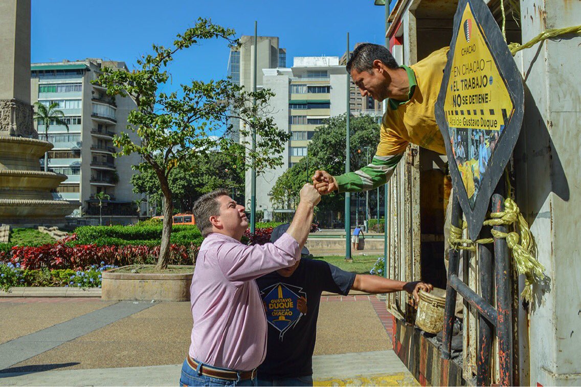 Chacao's tweet photo. Hoy estuvimos en la Plaza Francia de Altamira , ícono de la ciudad, haciendo labores de poda, limpieza, ornato, lavado profundo y reparaciones en toda la plaza, para darle una nueva cara. #trabajandoxchacao https://t.co/bS38qAHJKU