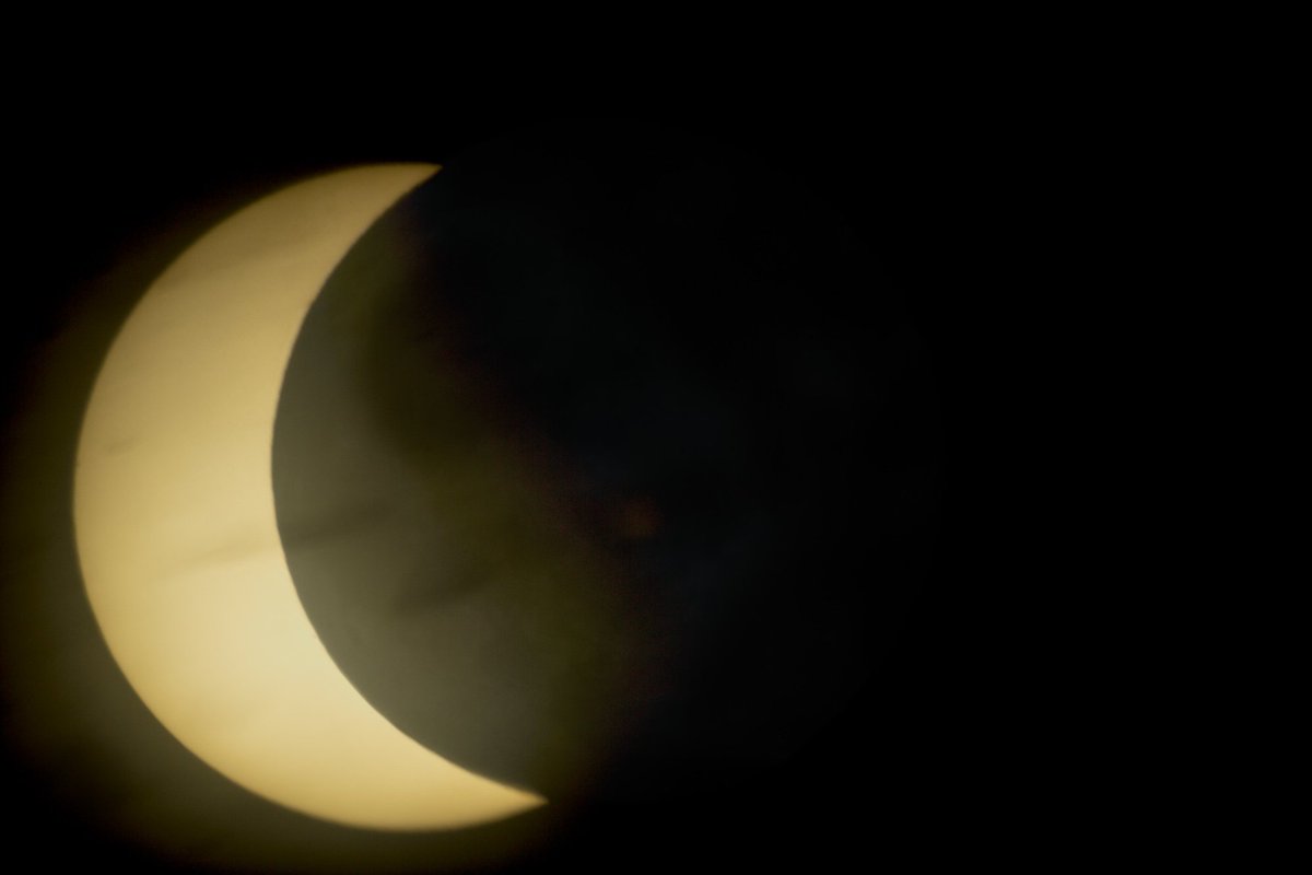 periodibarrio's tweet photo. #ImágenesPB #PB2017 Un eclipse de Sol desde #Cuba https://t.co/22GJlFVbTJ https://t.co/mf4lZIoxJz