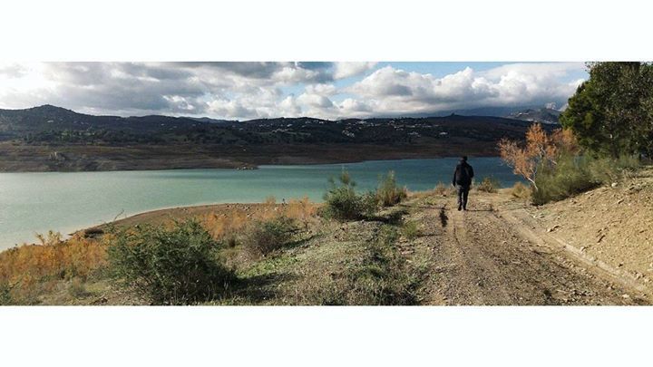 DenixMedia's tweet photo. finding water in the middle of the mountains ❤️
•
•
•
exploring the world with @yanawijnen  😃
•
•
#explore #exploring #world #malaga #catalonia #spain #nature #landscape #wildlife #water #lake #blue #mountains #nature #dam #weir https://t.co/lrEwMOFBY9