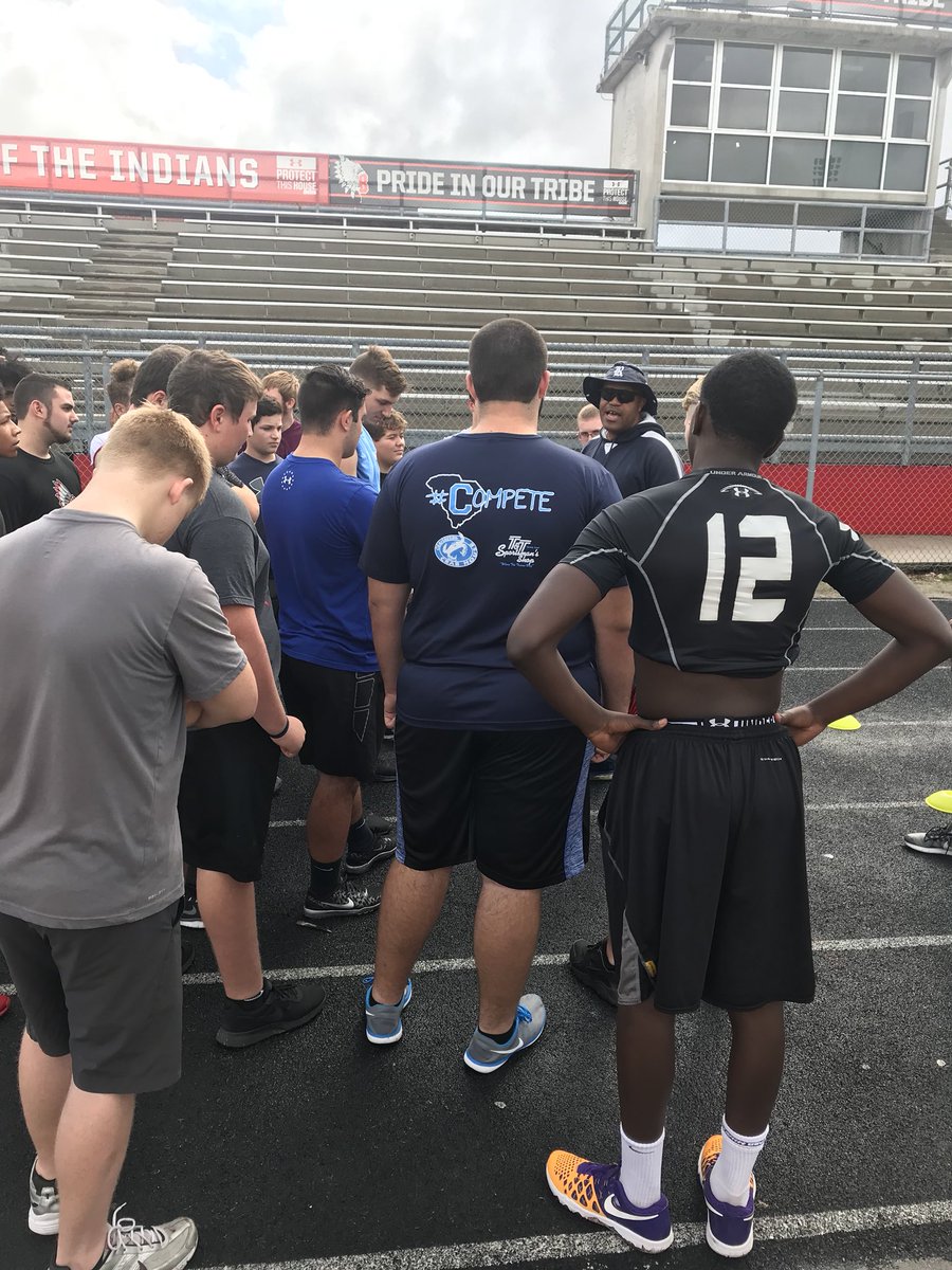 indianbaldwinfb's tweet photo. World Class Sprinter and Baldwin Alumni Almon Gunter getting the guys prepped for some speed training! #getfaster #speedfreak #motivate #haveareason @AlmonGunter https://t.co/H8bspjJGhx