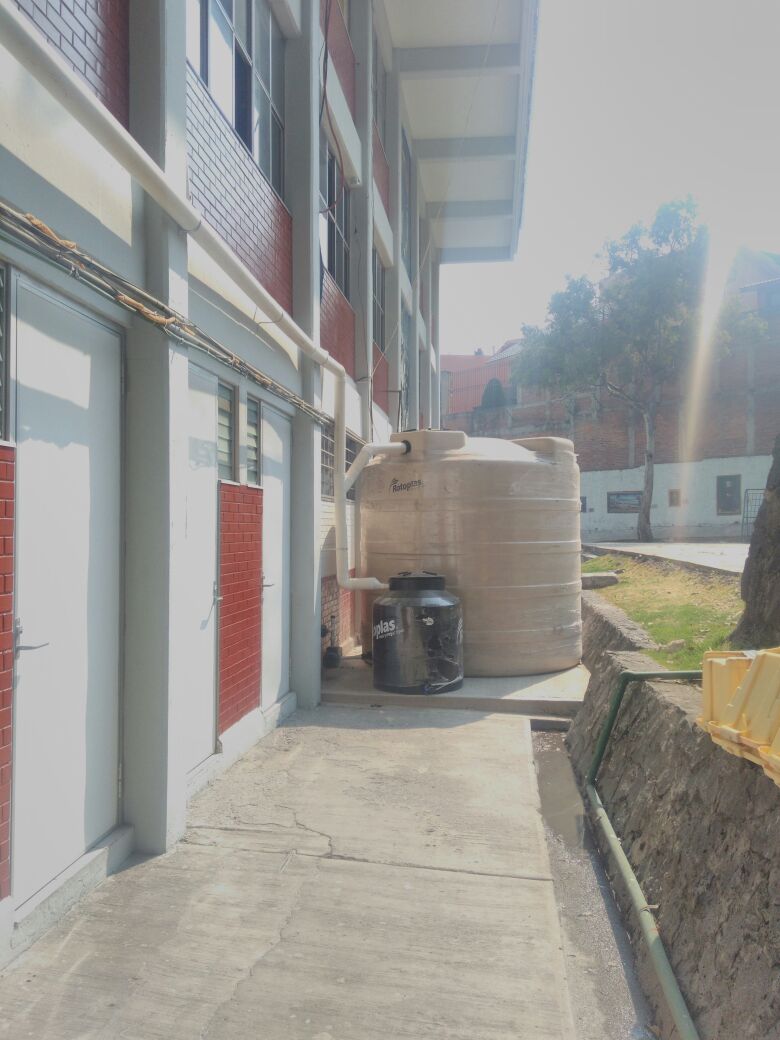 conalep_221's tweet photo. Cómo una parte de gestión del plantel con SEDEMA, se realizó la instalación del sistema de recolección de agua pluvial, que nos permitirá reducir nuestro consumo de agua. https://t.co/NHRIti4Ep4