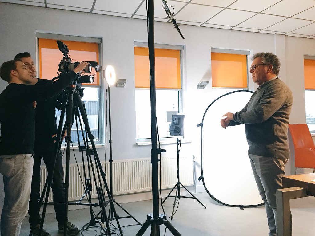 Altijd spannend zo voor de camera! 📸🎥 Foto- en filmdag #1 in #2018 #collectdeliver #samenwerkenaansucces
